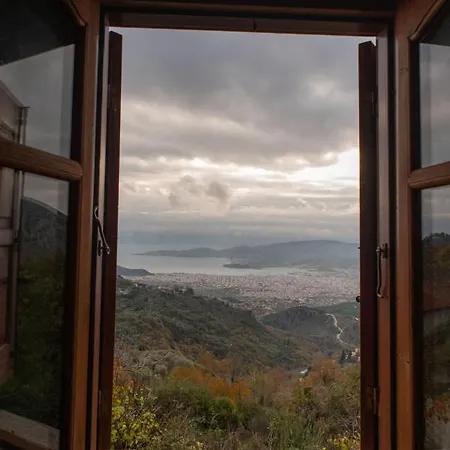 The Fern House Apartmanhotel Makriníca